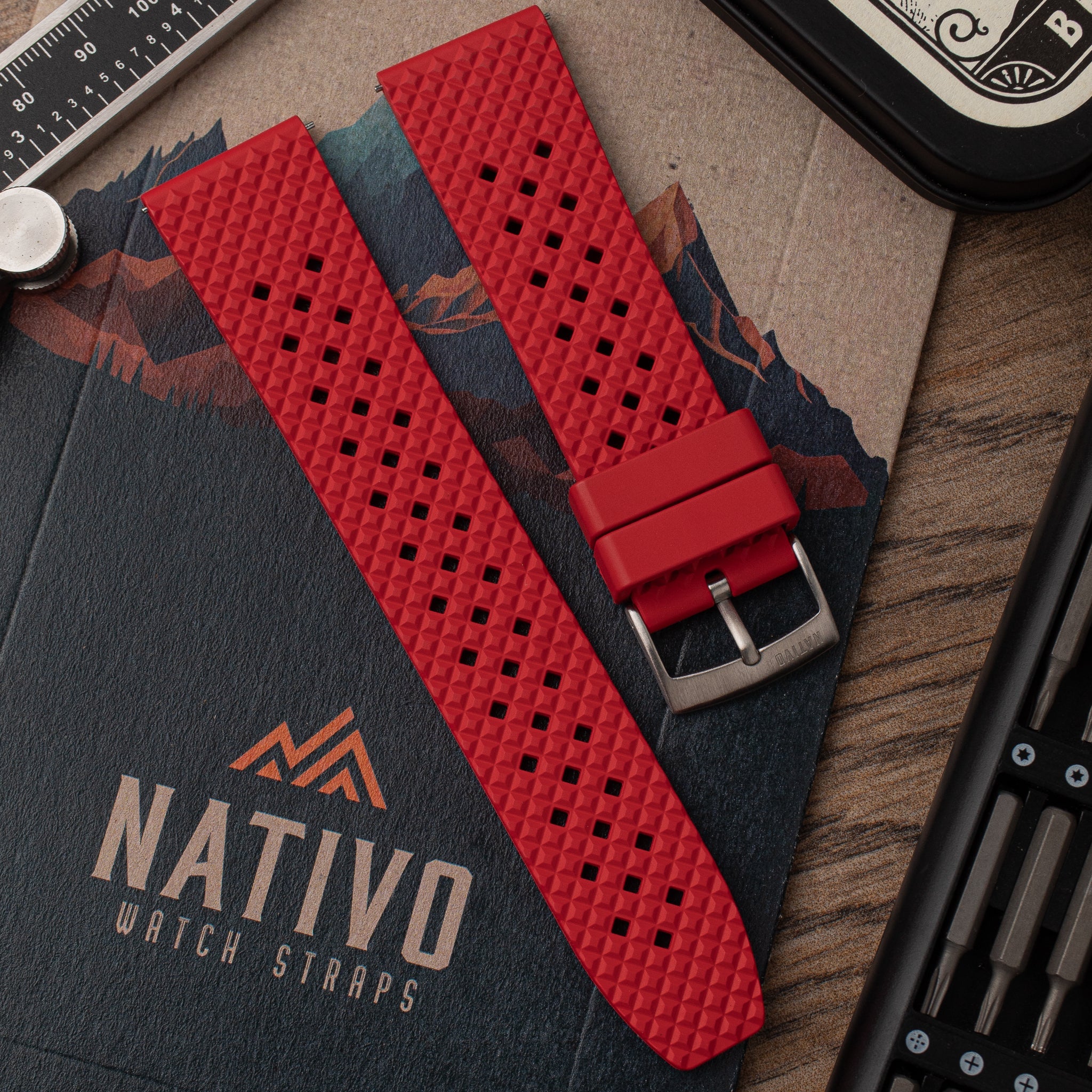 correa de reloj marca nativo rhombus en  rojo